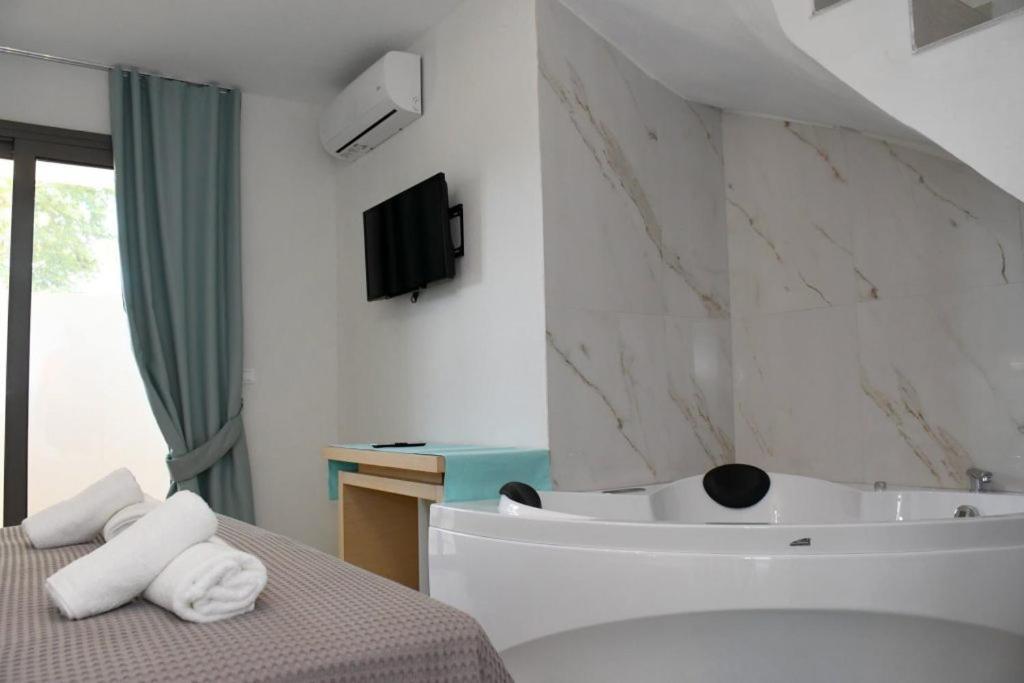 Theano Luxury Suites Nikiti Kültér fotó